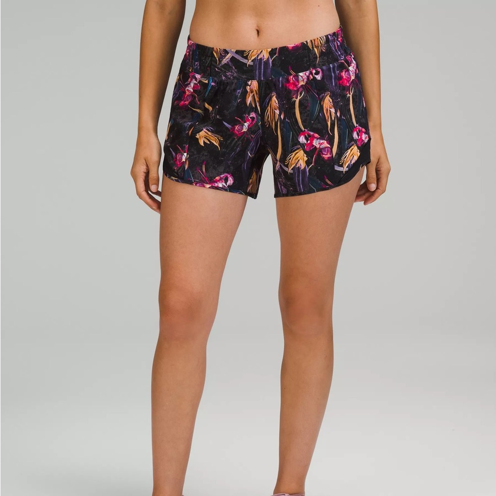 💕 LULULEMON hotty Hot Low-Rise Lined Short 4" in Veiled Floral Black Multi Black - Picture 4 of 7